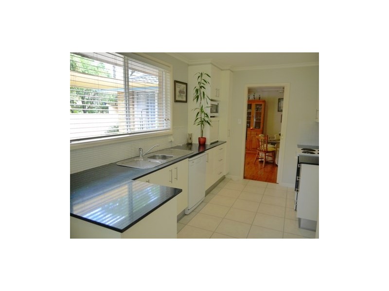 8 Bayline Drive, Point Clare NSW 2250
