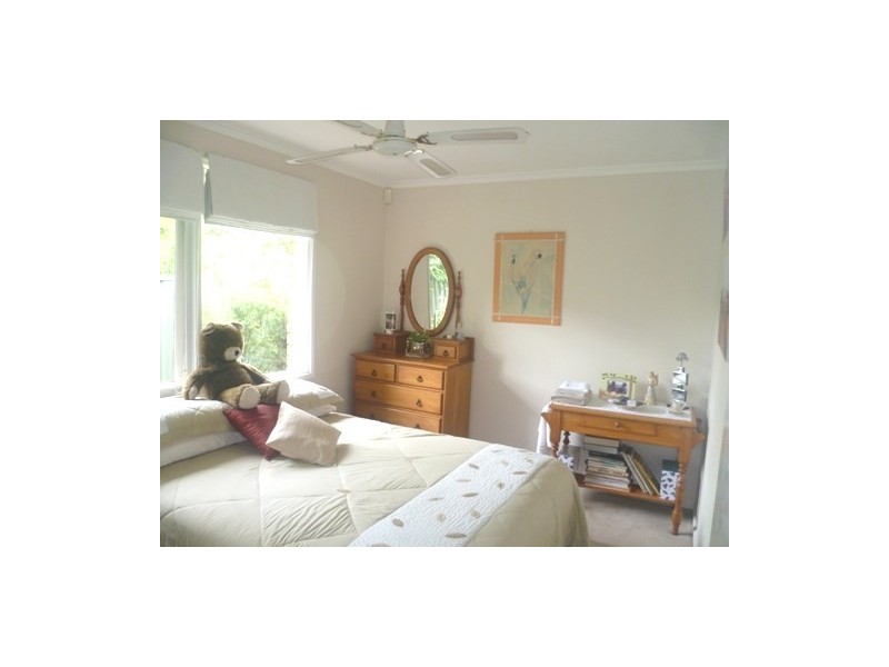 8 Bayline Drive, Point Clare NSW 2250