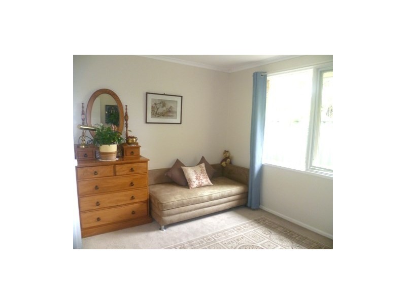 8 Bayline Drive, Point Clare NSW 2250