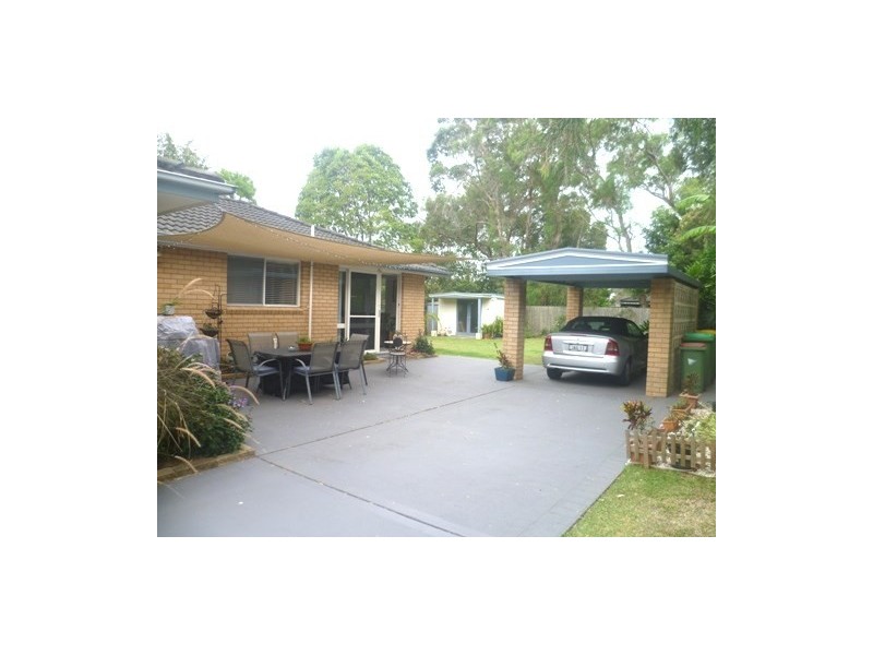 8 Bayline Drive, Point Clare NSW 2250