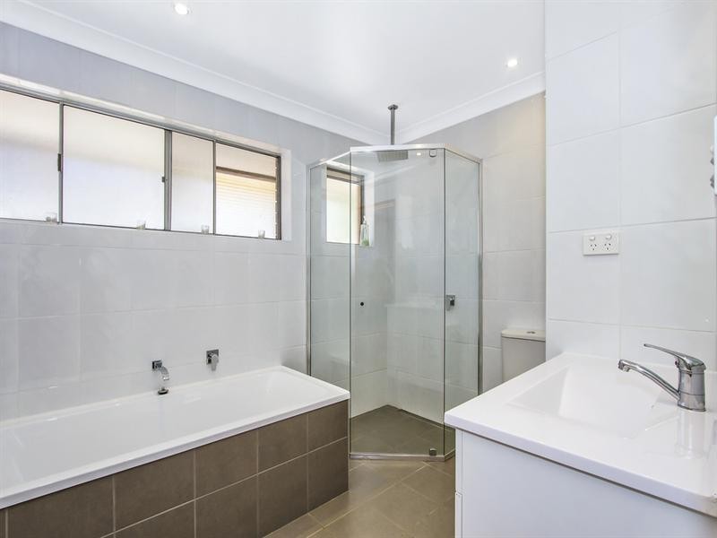 3 Priestley Parade, Point Clare NSW 2250