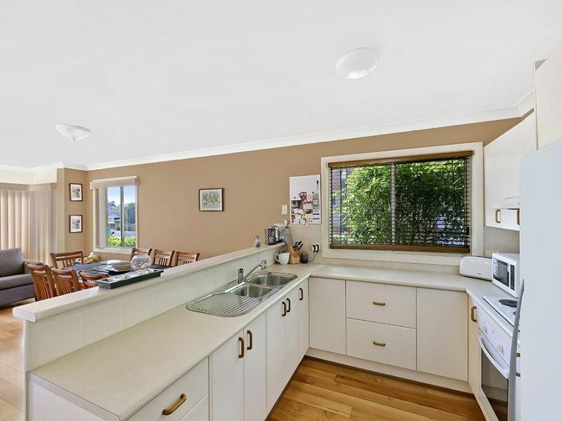 1/5-7 Broadwater Street, Point Clare NSW 2250