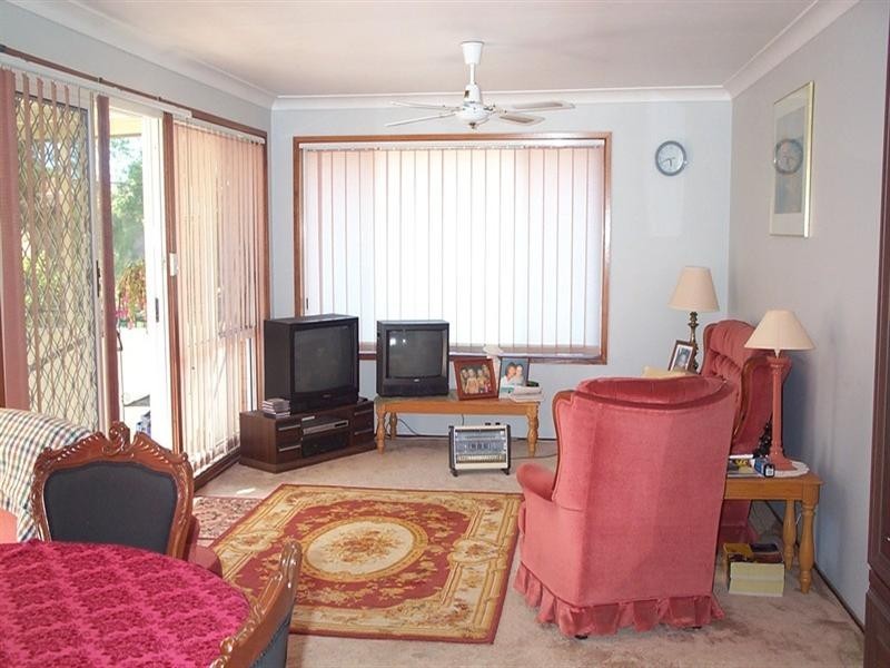 16A Matthews Parade, Point Clare NSW 2250