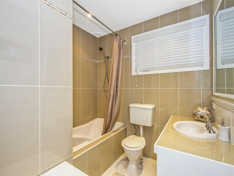 20 Sunshine Drive, Point Clare NSW 2250