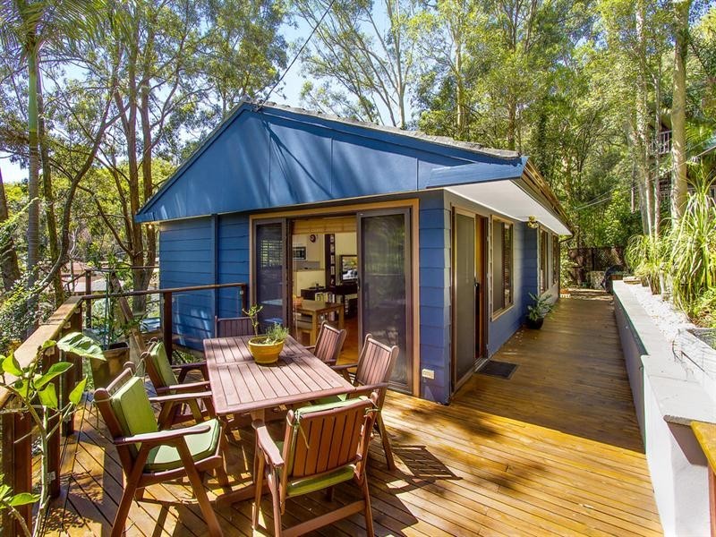 11 Coral Tree Place, Point Clare NSW 2250