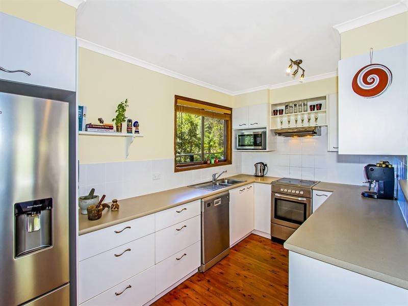 11 Coral Tree Place, Point Clare NSW 2250