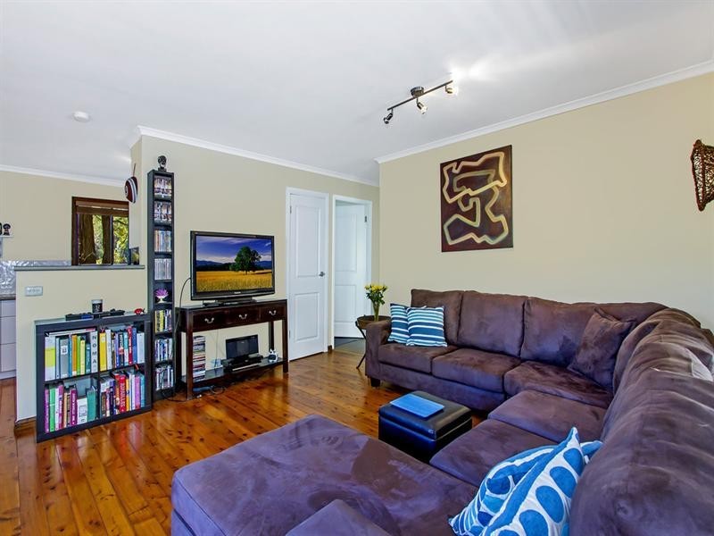 11 Coral Tree Place, Point Clare NSW 2250