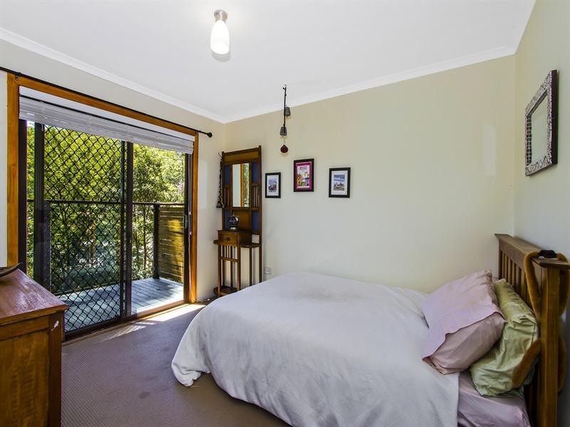 11 Coral Tree Place, Point Clare NSW 2250