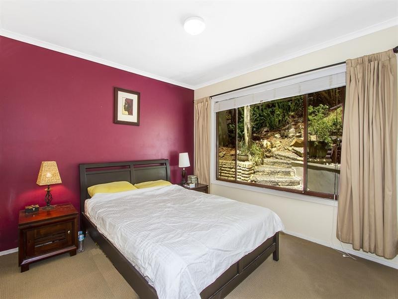 11 Coral Tree Place, Point Clare NSW 2250