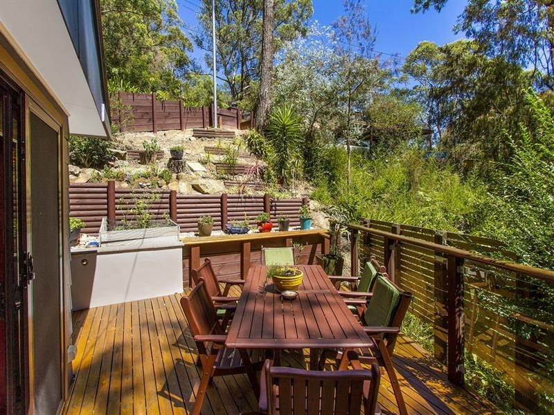 11 Coral Tree Place, Point Clare NSW 2250