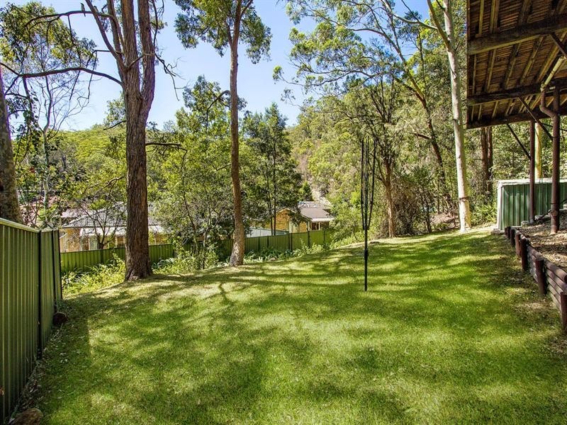 11 Coral Tree Place, Point Clare NSW 2250