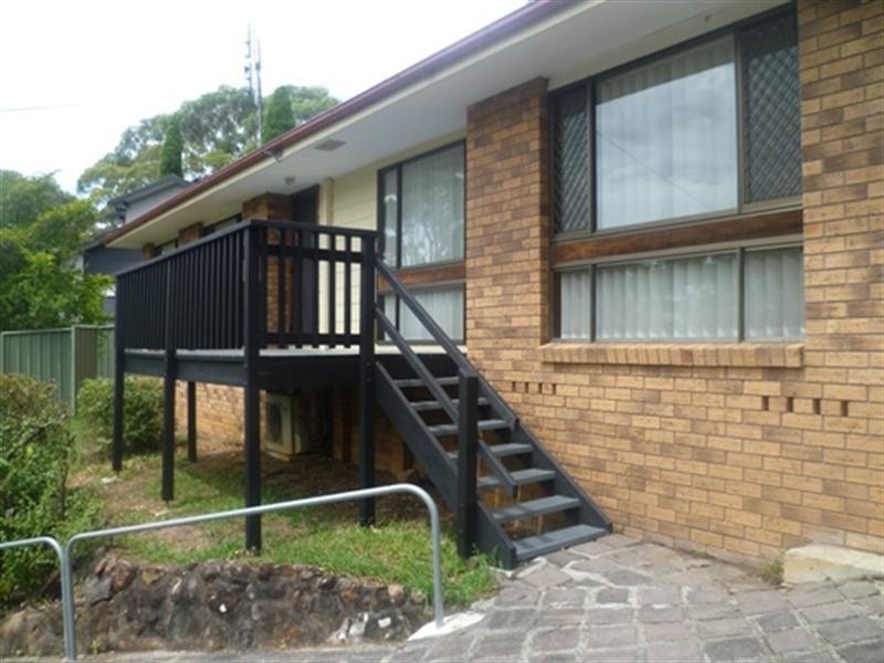 18 Nari Avenue, Point Clare NSW 2250