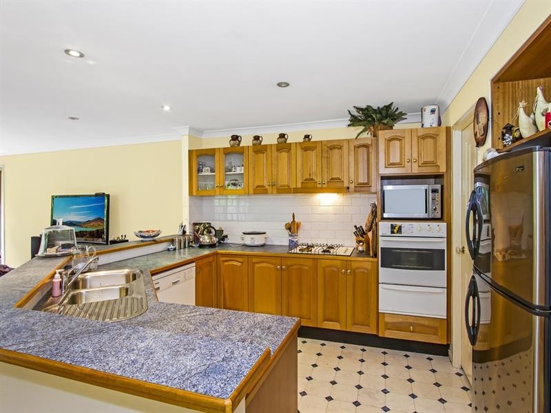 80 Singleton Road, Point Clare NSW 2250