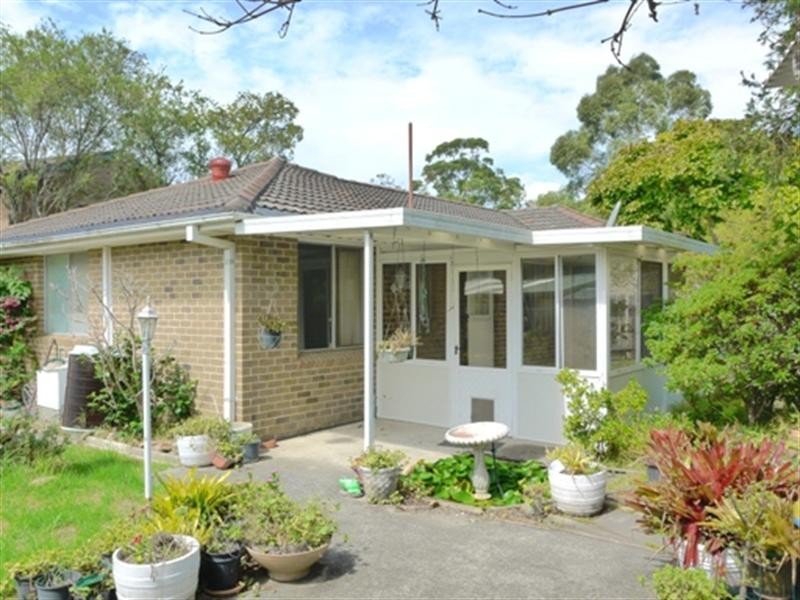 8 Waterside, Point Clare NSW 2250