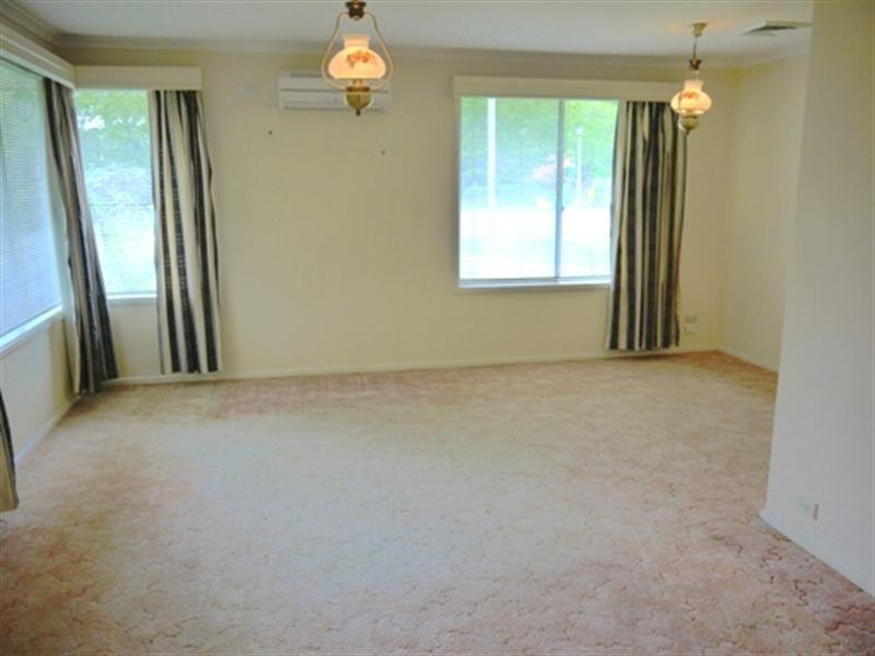 8 Waterside, Point Clare NSW 2250