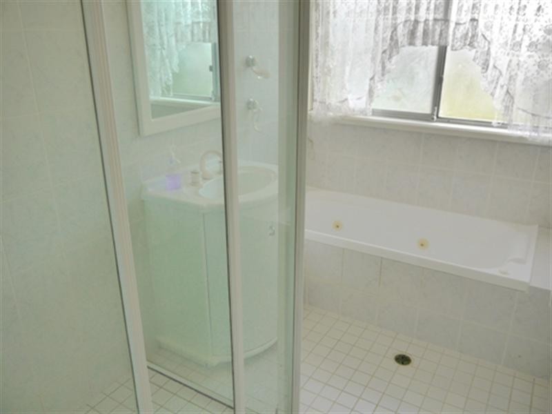 8 Waterside, Point Clare NSW 2250