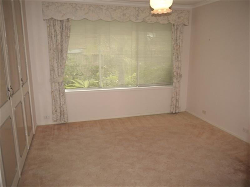 8 Waterside, Point Clare NSW 2250