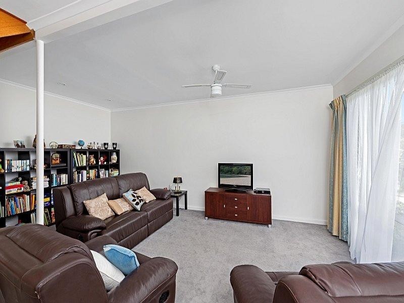 12 Collard Road, Point Clare NSW 2250