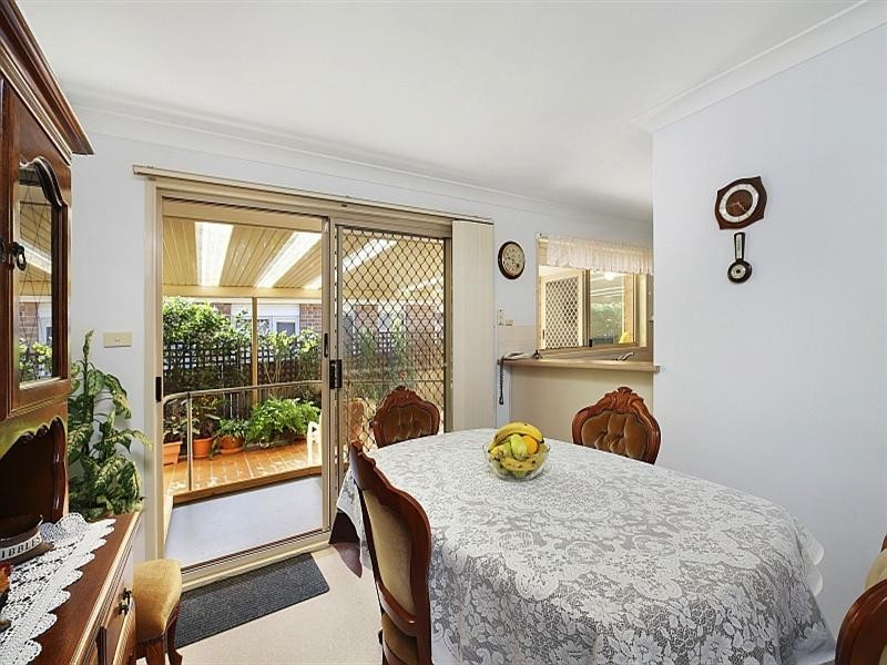 8 Wixstead Close, Point Clare NSW 2250