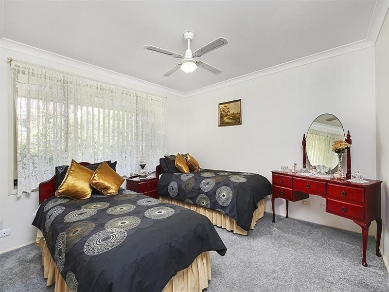 8 Wixstead Close, Point Clare NSW 2250