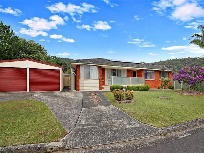 2 Amber, Point Clare NSW 2250