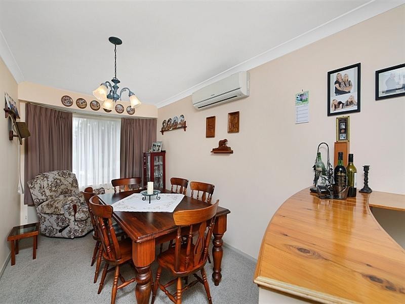2 Amber, Point Clare NSW 2250
