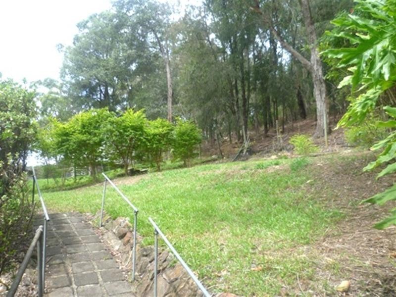 18 Nari Avenue, Point Clare NSW 2250