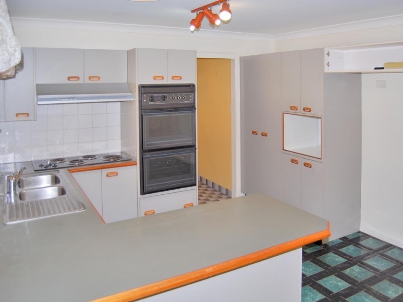 23 Henman Close, Point Clare NSW 2250