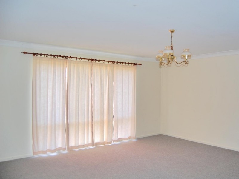 23 Henman Close, Point Clare NSW 2250