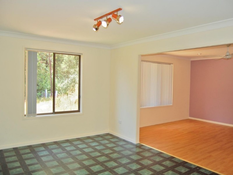 23 Henman Close, Point Clare NSW 2250