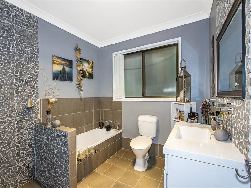 10 Shore Brace, Tascott NSW 2250
