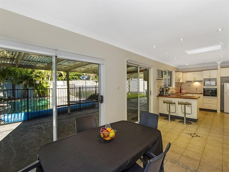 16 Sunshine Drive, Point Clare NSW 2250