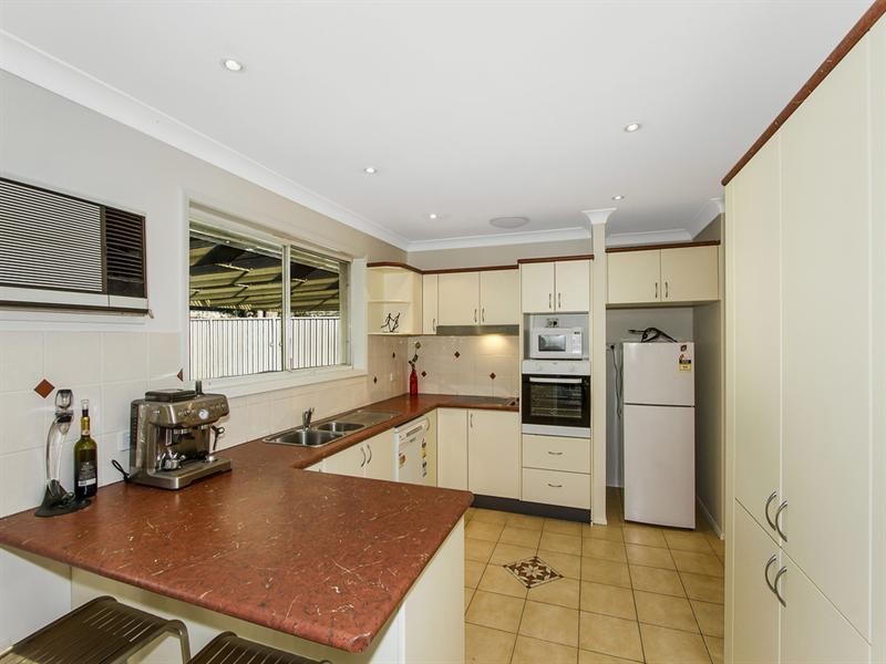 16 Sunshine Drive, Point Clare NSW 2250
