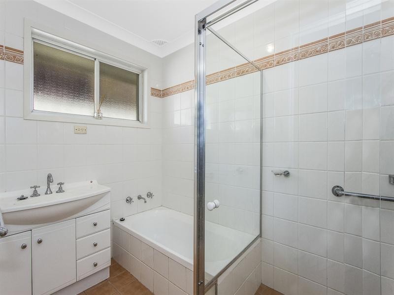 16 Sunshine Drive, Point Clare NSW 2250