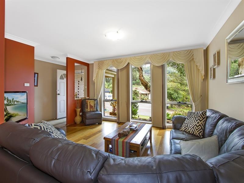 5 Oxley Place, Point Clare NSW 2250