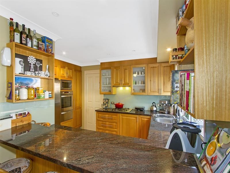 5 Oxley Place, Point Clare NSW 2250