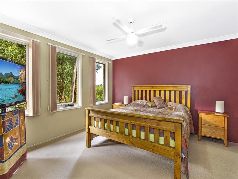 5 Oxley Place, Point Clare NSW 2250