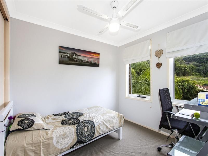 5 Oxley Place, Point Clare NSW 2250