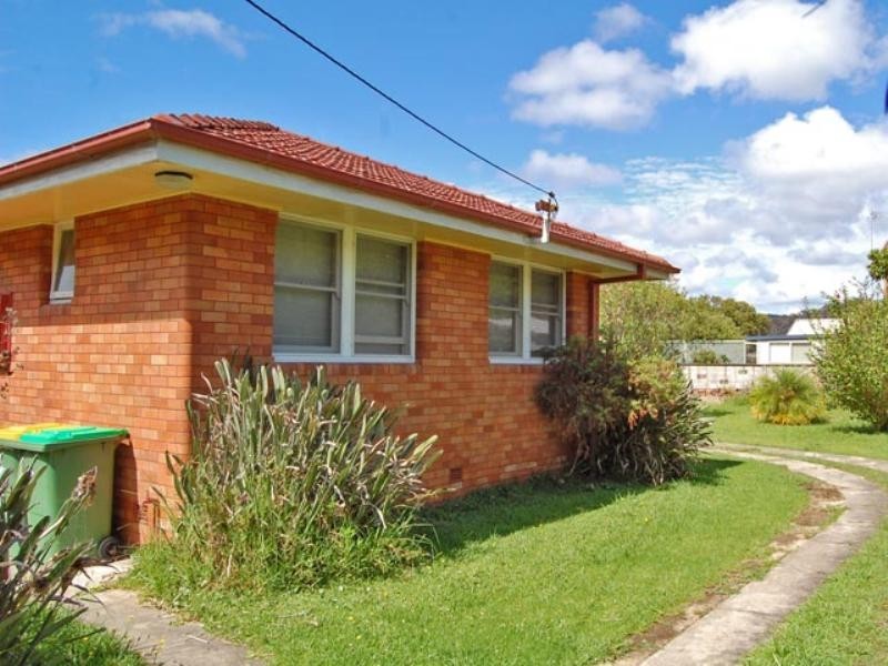 19 Noonan Point Avenue, Point Clare NSW 2250