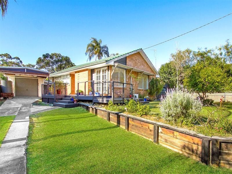 16 Golden Avenue, Point Clare NSW 2250