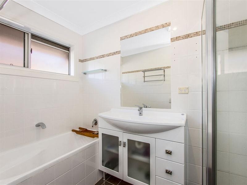 16 Golden Avenue, Point Clare NSW 2250