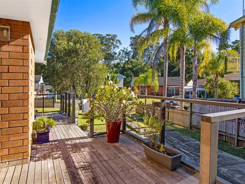 16 Golden Avenue, Point Clare NSW 2250