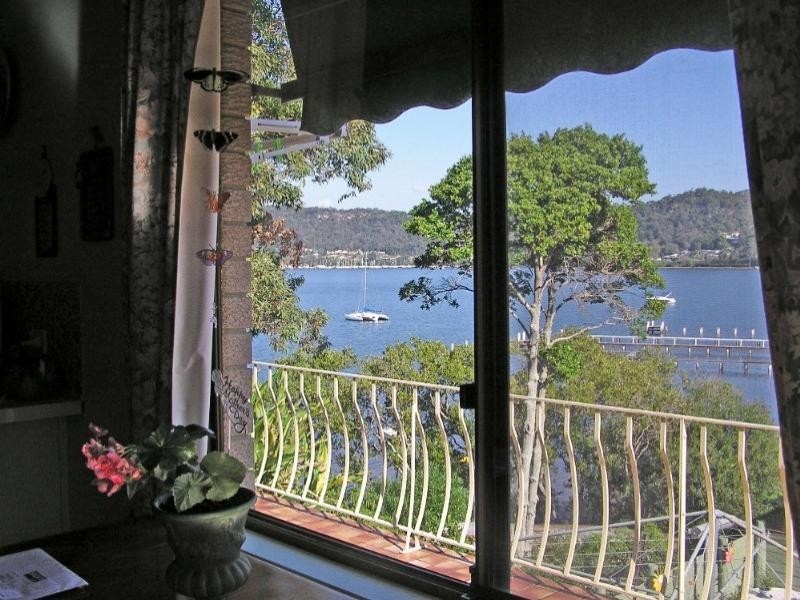 10 Coogee Road, Point Clare NSW 2250