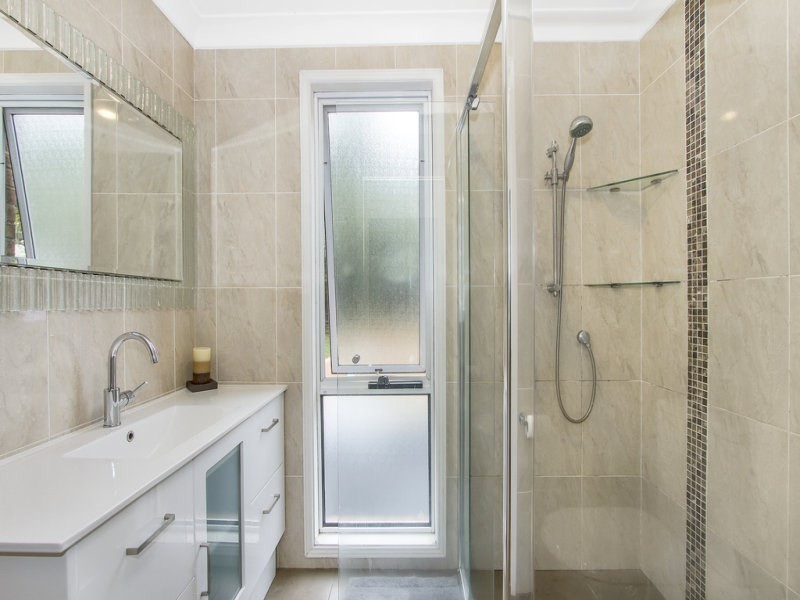 5 Oxley Place, Point Clare NSW 2250