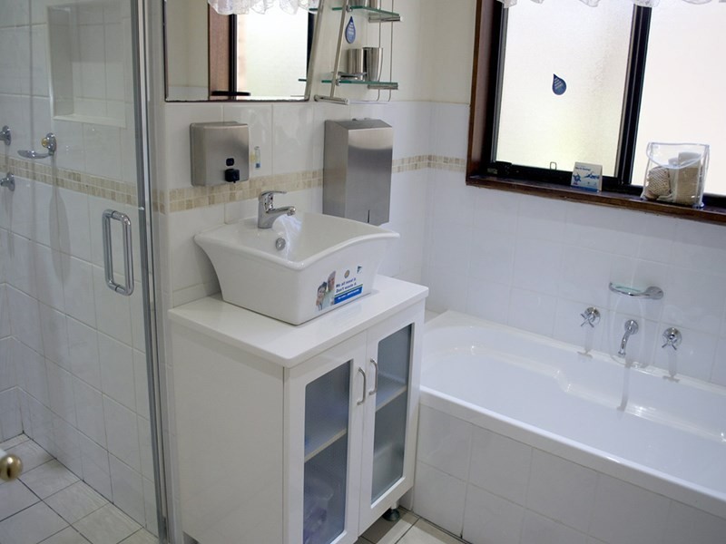 144 Brisbane Water Drive, Point Clare NSW 2250