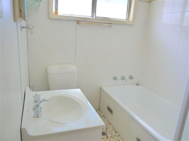 9 Bel-Hilton Parade, West Gosford NSW 2250