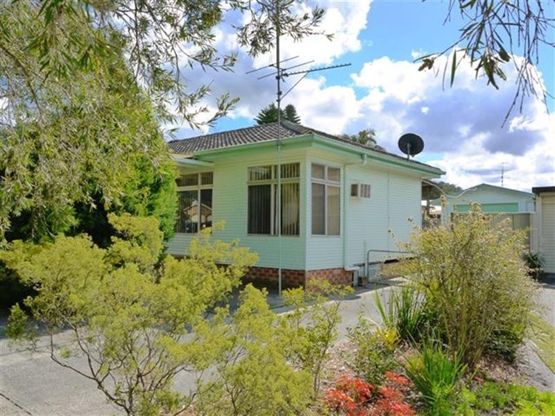 9 Bel-Hilton Parade, West Gosford NSW 2250