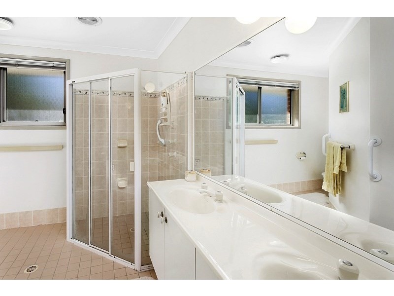 64 Singleton Road, Point Clare NSW 2250