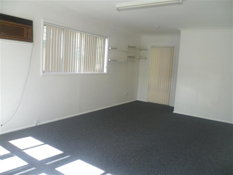 2 Koolinda Avenue, Point Clare NSW 2250