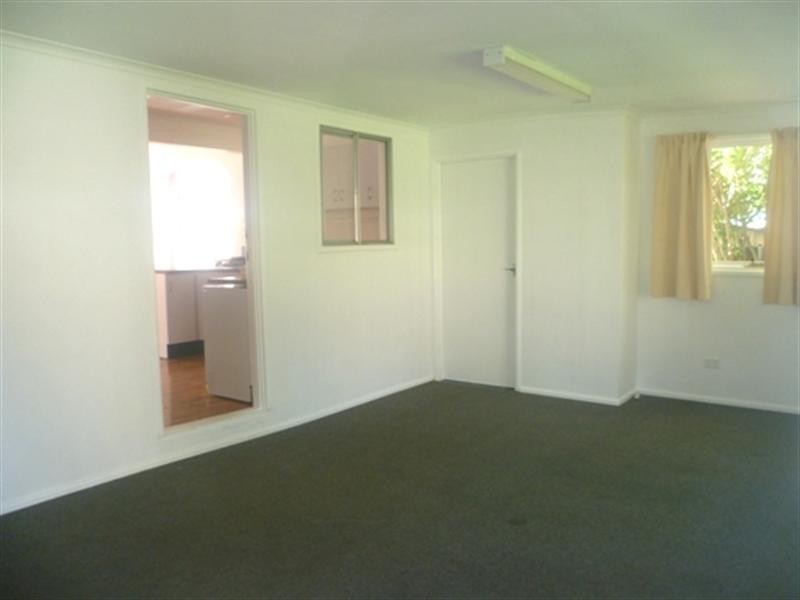 2 Koolinda Avenue, Point Clare NSW 2250